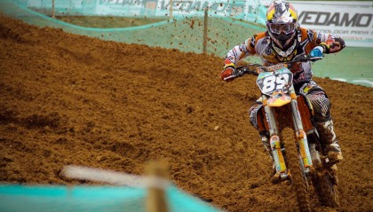 九游中心官网-裁判新规引争议：联盟不断完善判罚规则，联赛裁判