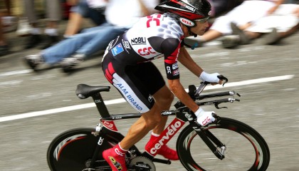 九游网页版官网入口-英超焦点：曼城在高温下客场战平利物浦，争冠悬念持续升温，曼城反超利物浦